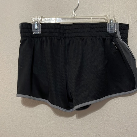 NIKE DRI FIT BLACK SHORTS - Picture 3 of 5